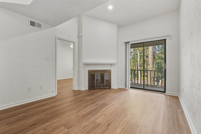 Building Photo - 2900 Woodrich Dr