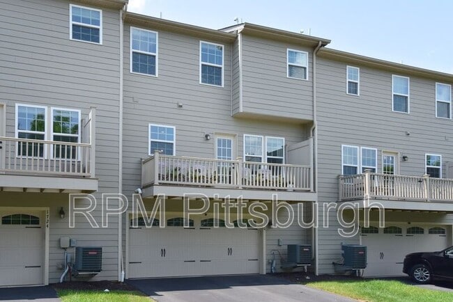 Building Photo - 1726 St Johns Ln