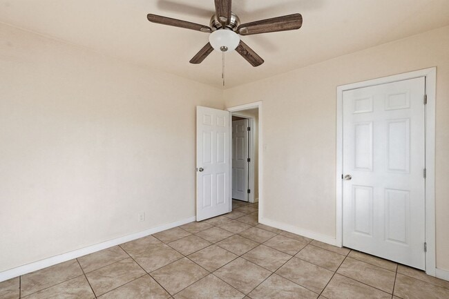 Building Photo - Great complex in Central Phoenix