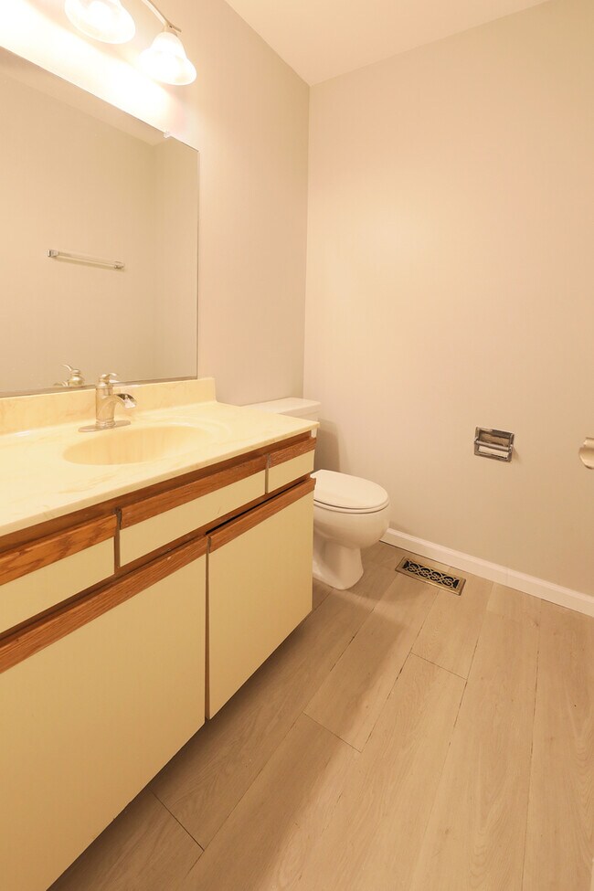 Building Photo - 329 Redwing Dr