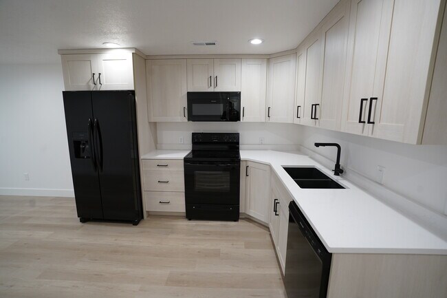 Building Photo - 428 S 975 W