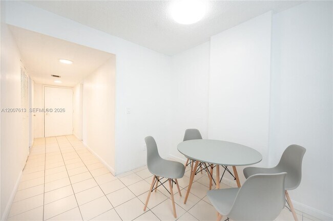 Building Photo - 500 NE 26th St