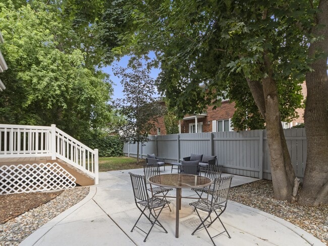 Building Photo - 1319 E Foxmont Ln