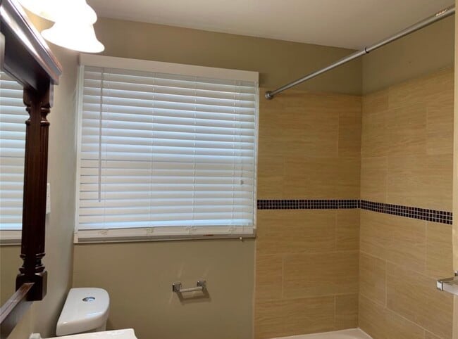 Building Photo - 206 Frawley St