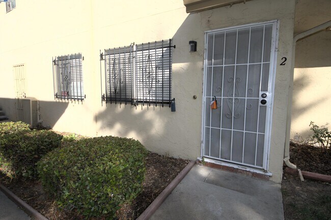 Building Photo - 1214 Sycamore Dr