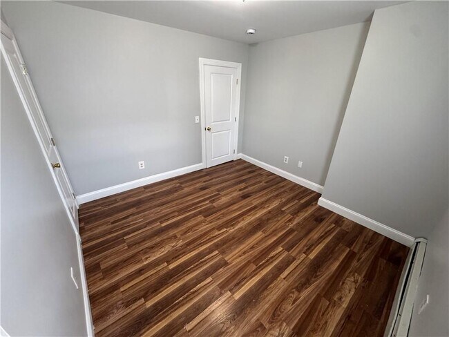 Building Photo - 136 Almy St