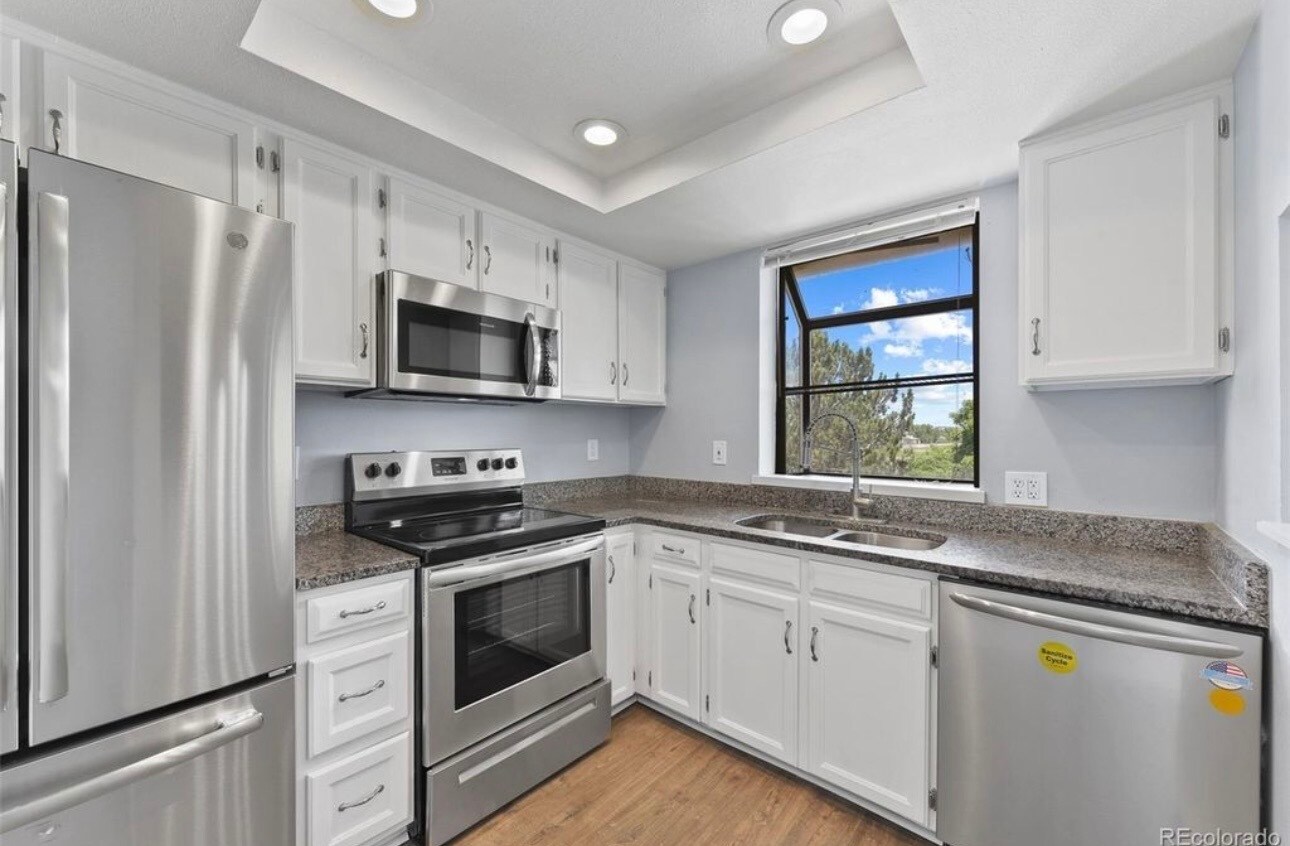 Building Photo - 15911 E Dakota Pl