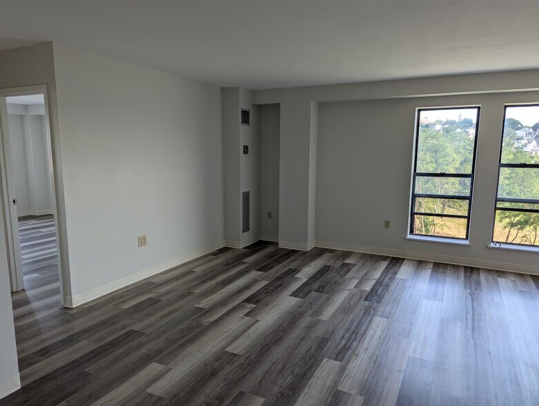 Building Photo - 750 Davol St