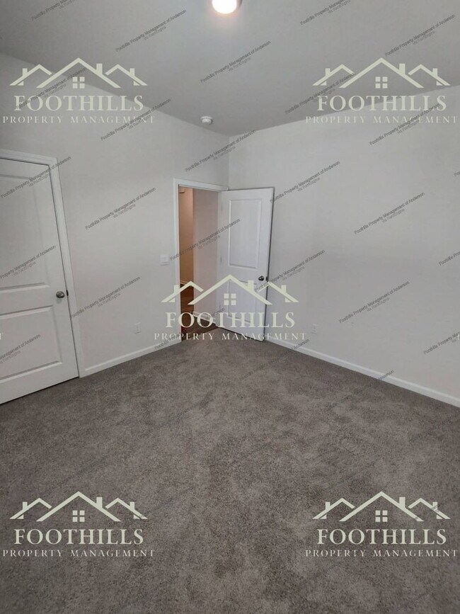 Building Photo - 102 Fancy Trl