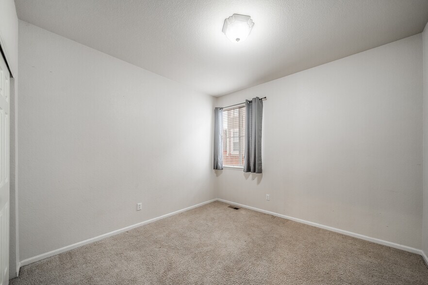 Building Photo - 11598 S Maiden Hair Way