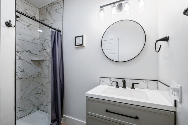 Building Photo - 238 Oleander Dr