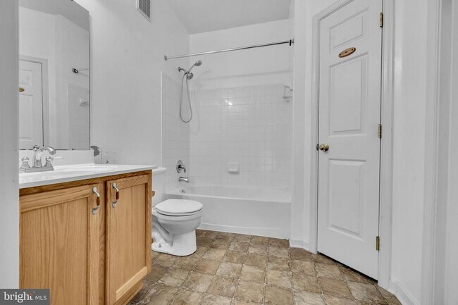 Building Photo - Piney Orchard - Ground Level entry - 2 bed...