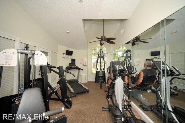 Building Photo - 1801 Island Club Dr