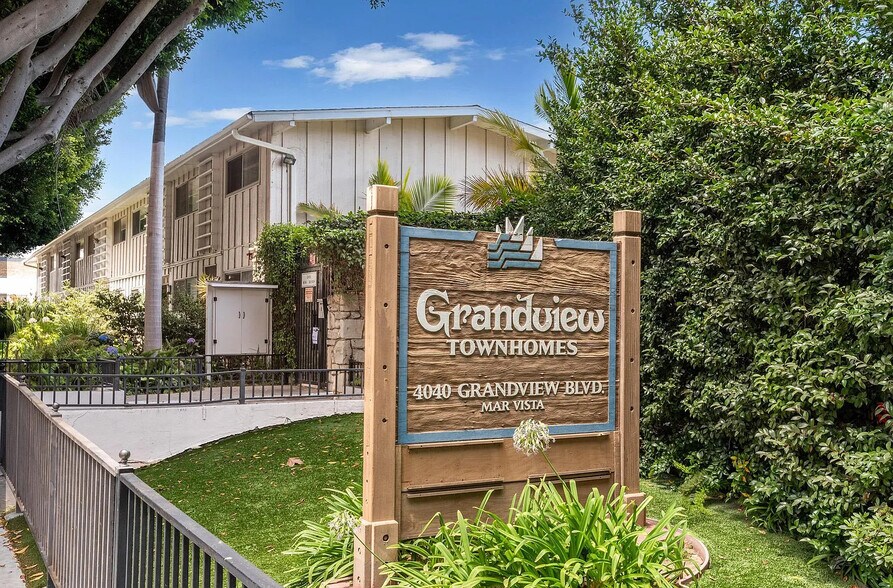 Building Photo - 4040 Grand View Blvd