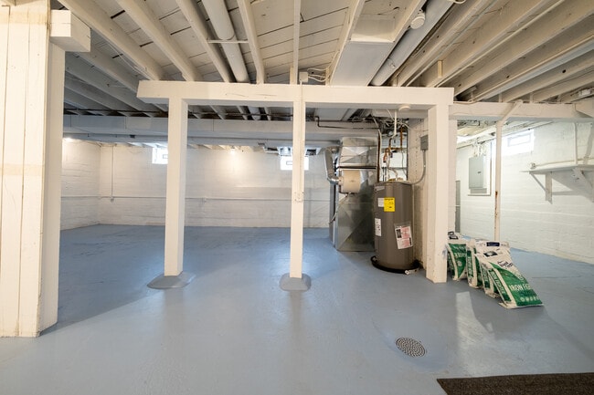 Building Photo - 4135 Quail Ave N