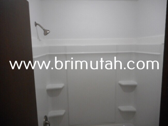 Building Photo - 292 100 E