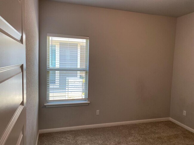 Building Photo - 241 Syrah Ct
