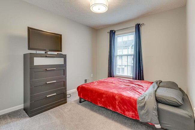 Building Photo - Charming 3 Bedroom Home in Prime Clinton L...