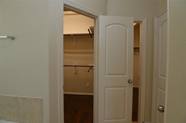 Building Photo - 5215 Field Briar Ln