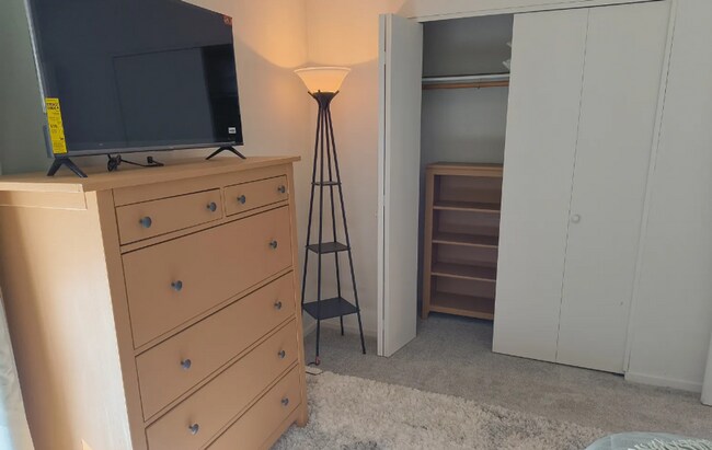 Building Photo - 2 Bedroom/1.5 Bathroom unit in Murray!