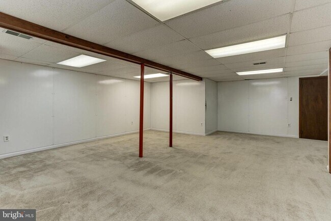 Building Photo - 10373 Currycomb Ct
