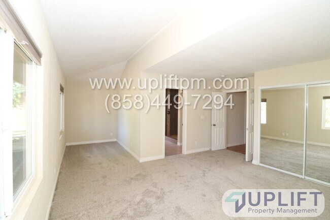 Building Photo - 4 Bedroom 2 Bathroom with Garage and Green...