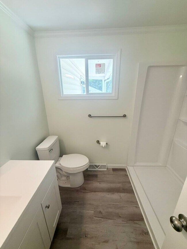 Building Photo - Two bedroom, 2 bath house in Burlington-Coming soon