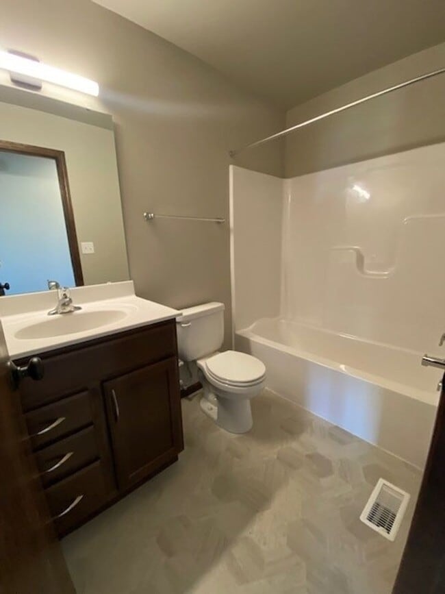 Building Photo - Beautiful home located in fast-growing Horace, ND.