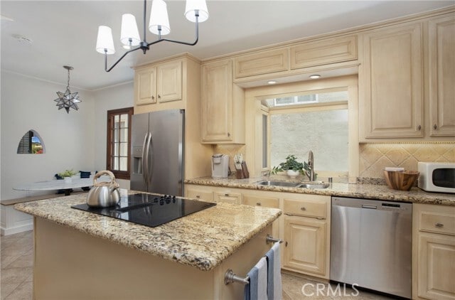 Building Photo - 26 La Verne Ave
