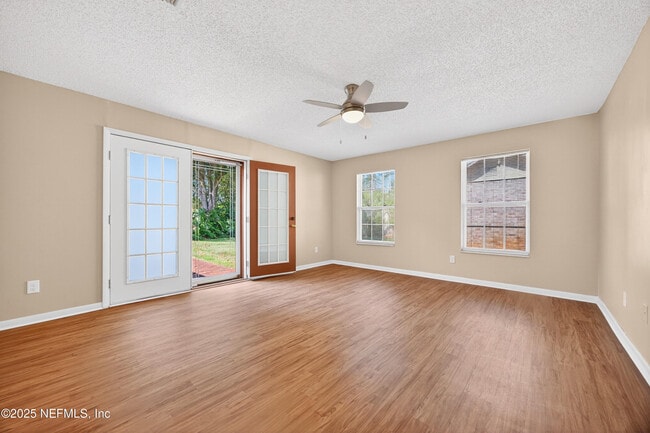 Building Photo - 9727 Viceroy Dr E