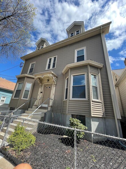 Building Photo - 16 Cutter St