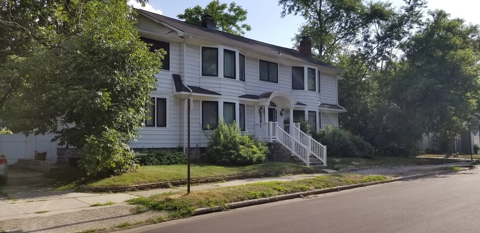 Welcome Home - 425 Park Ave