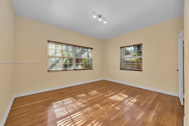 Building Photo - 46 Montilla Ave