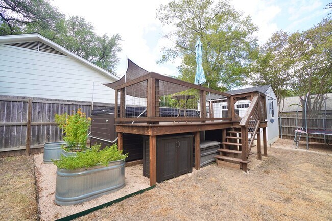 Building Photo - 4600 Pelham Dr