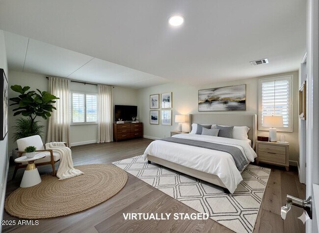 Building Photo - 7930 E Camelback Rd