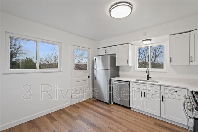 Building Photo - 1303 Cloverdale St