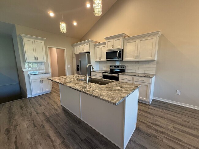 Building Photo - Brand new construction 3 bed/3 bath ranch townhome in North Lincoln
