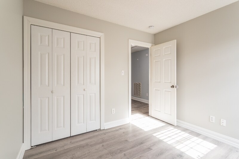 Building Photo - 15 Olde Charles Towne Ct