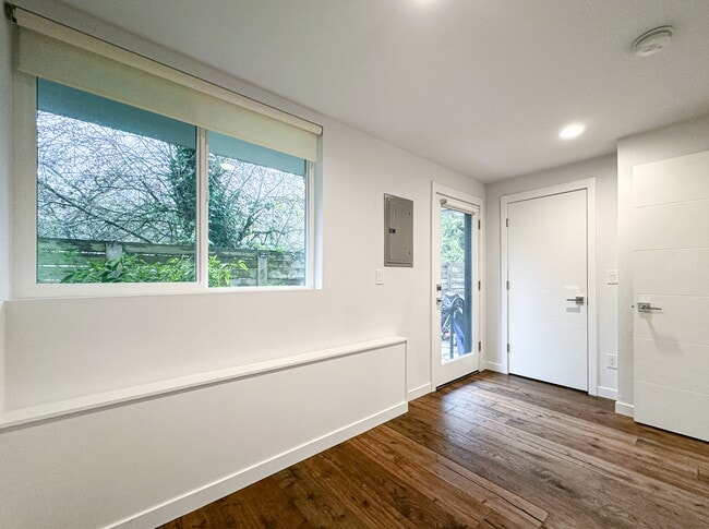 Building Photo - 1767 16th Ave S