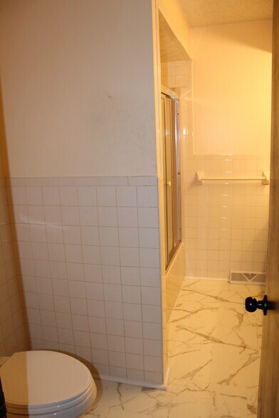 Bathroom - 2252 W Twin Acres Ct