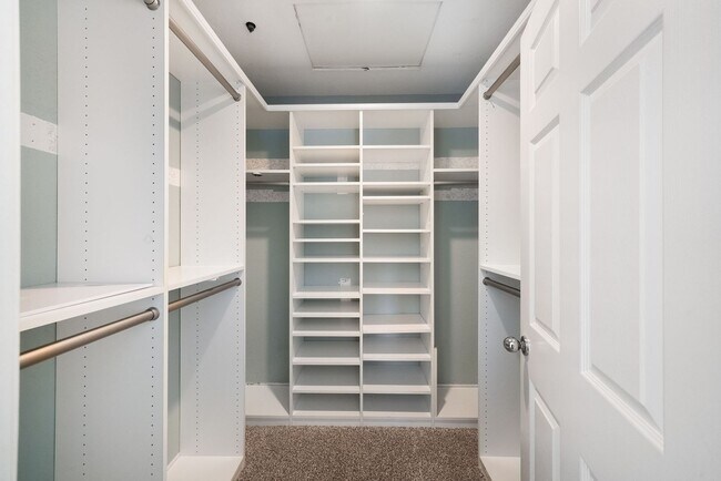 Building Photo - 1205 Cerca