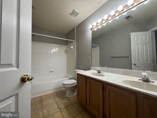 Building Photo - 2140 Bristol Dr