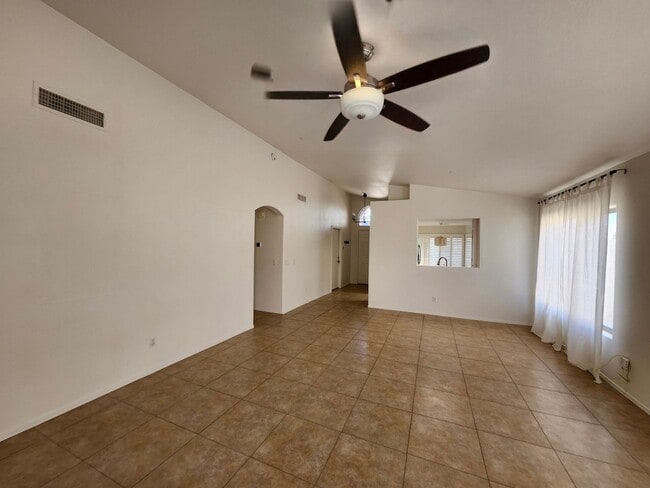 Building Photo - Beautiful Mountain Views! 3bedrom 2 bath