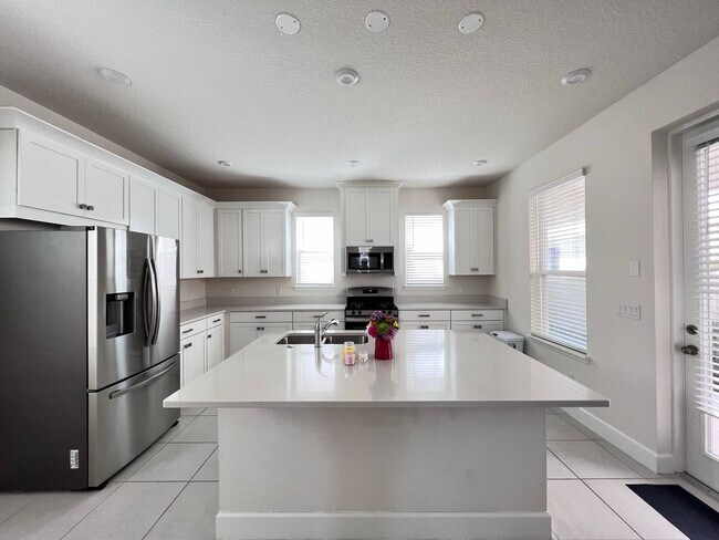 Building Photo - Gorgeous Furnished Home in Winter Garden!