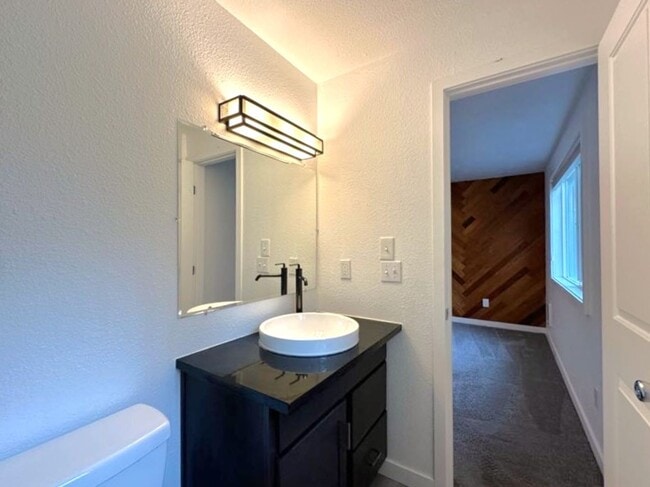 Building Photo - Gated community offering 3 bedrooms and 2....