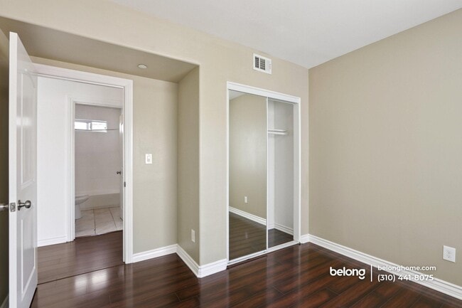 Building Photo - 1616 W 39th Pl