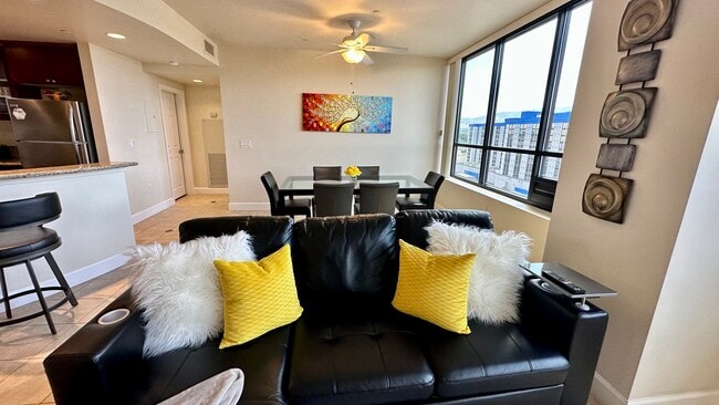 Building Photo - 450 N Arlington Ave