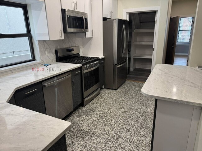 Building Photo - 19-22-22 21st Rd