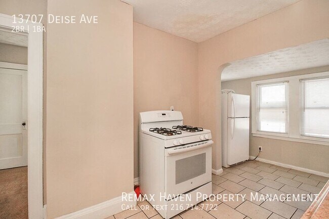 Building Photo - 13707 Deise Ave (UP) Cleveland, OH 44110? ...