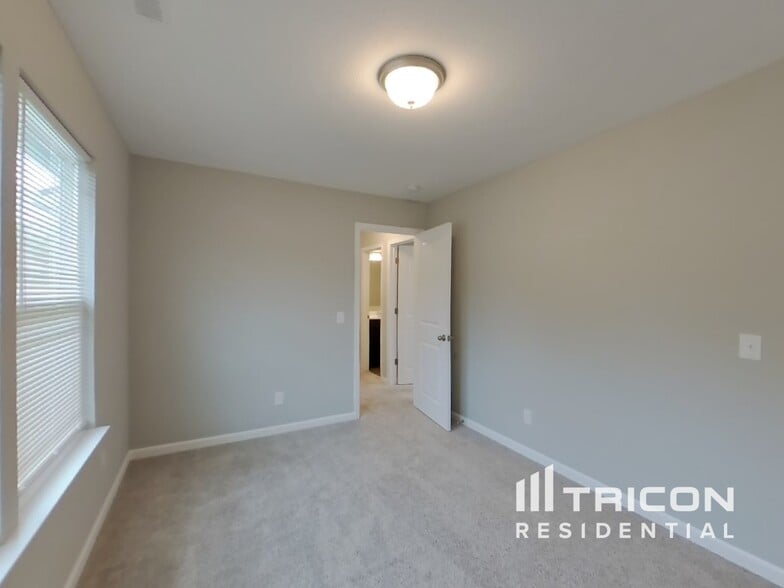 Building Photo - 301 Thomas Point Dr